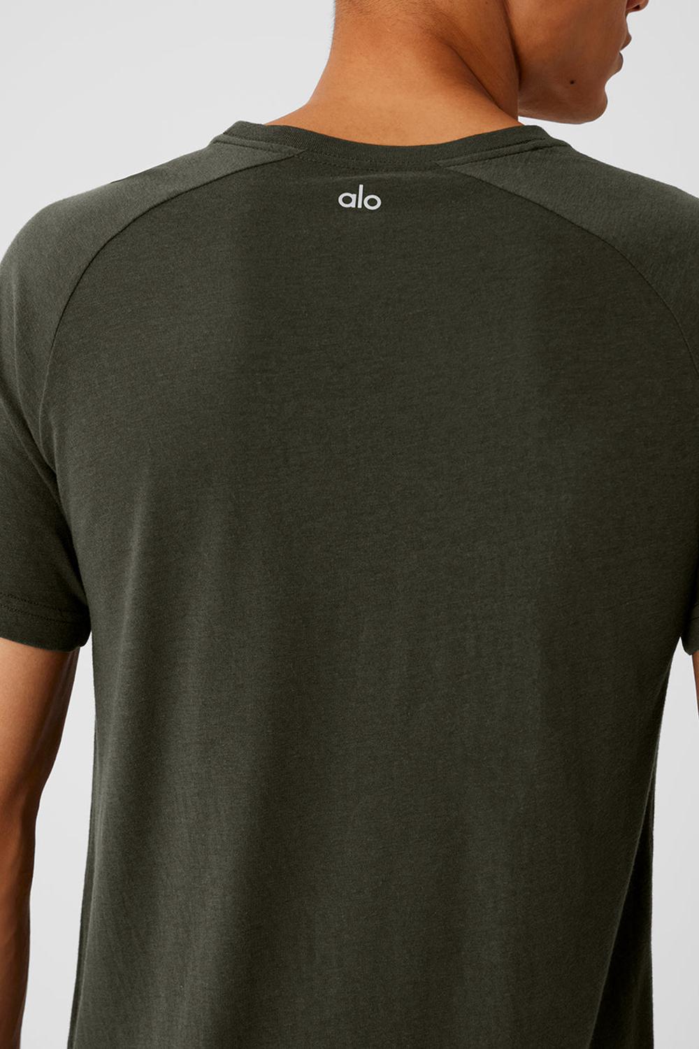 Stealth Green Men Alo Yoga Triumph Raglan Tee | Australia  79604-MPFT