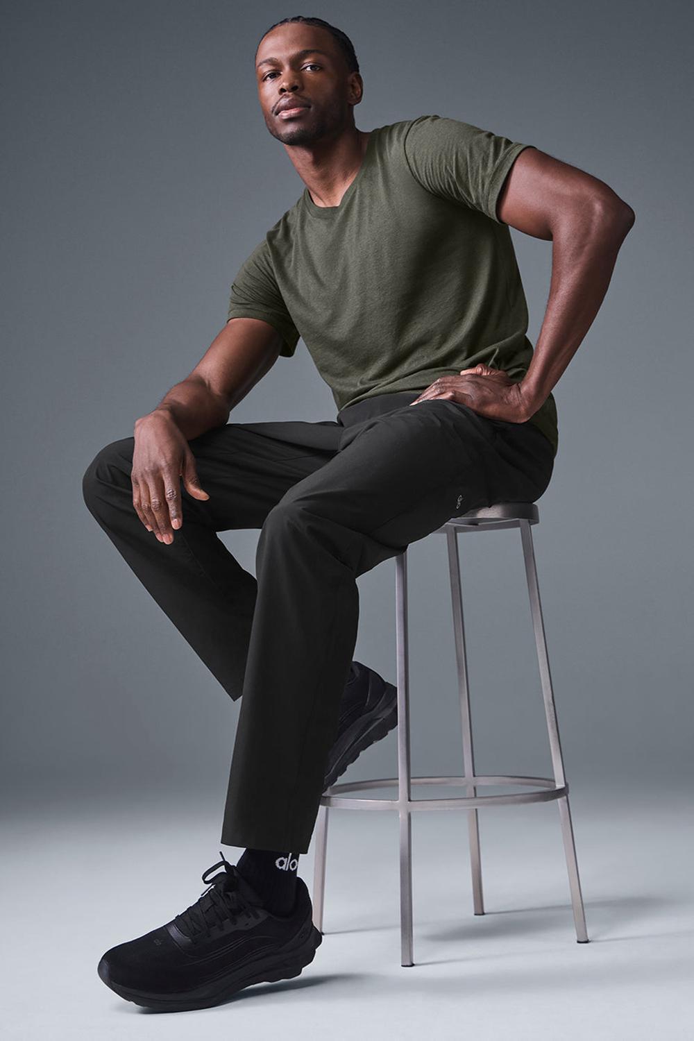 Stealth Green Men Alo Yoga Triumph Tee | Australia  43078-HBDT