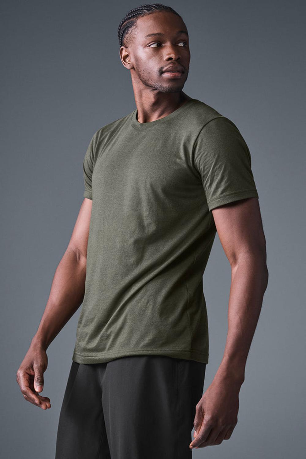 Stealth Green Men Alo Yoga Triumph Tee | Australia  43078-HBDT