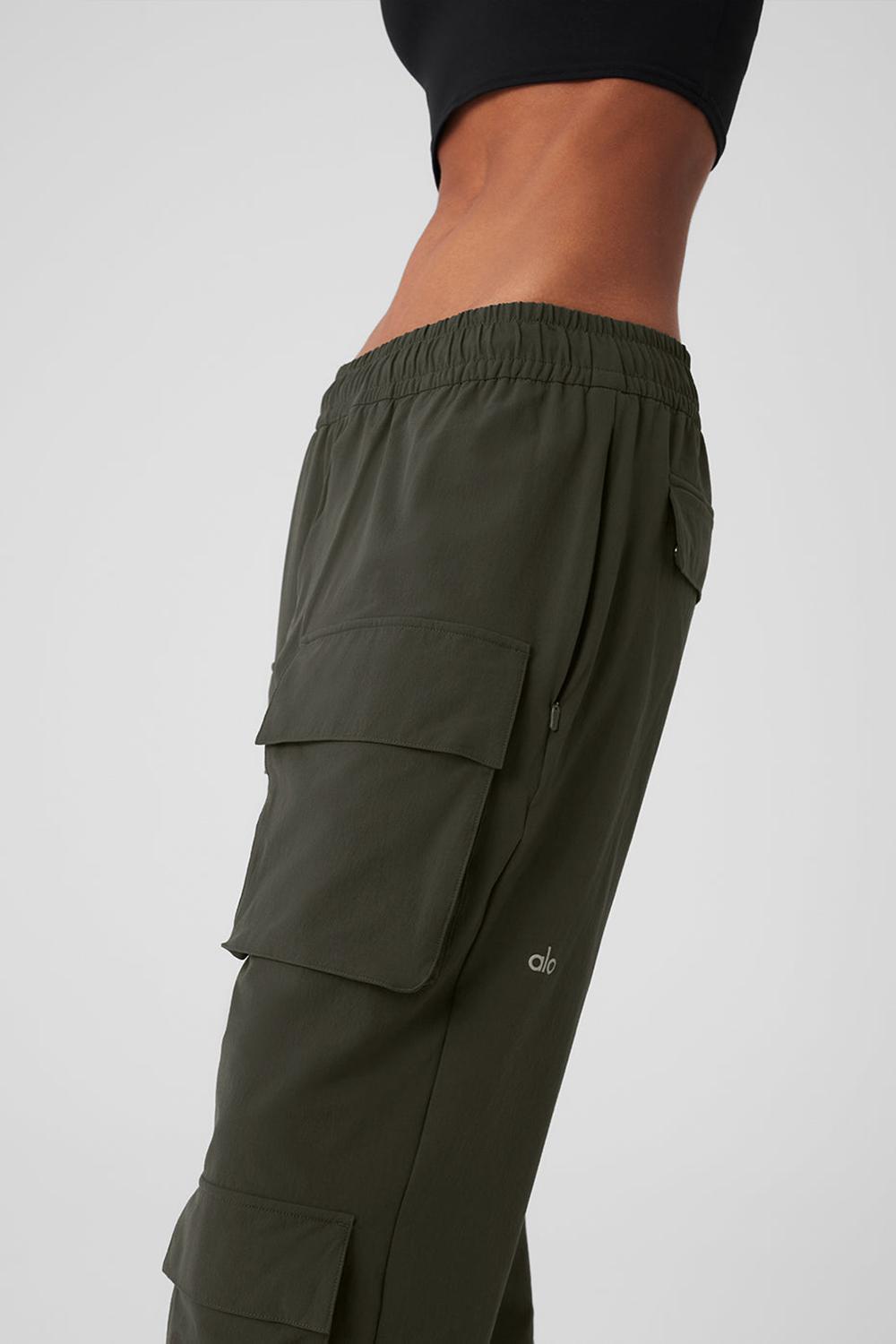 Stealth Green Women Alo Yoga Cargo Venture Pant | Australia  51670-SCDX