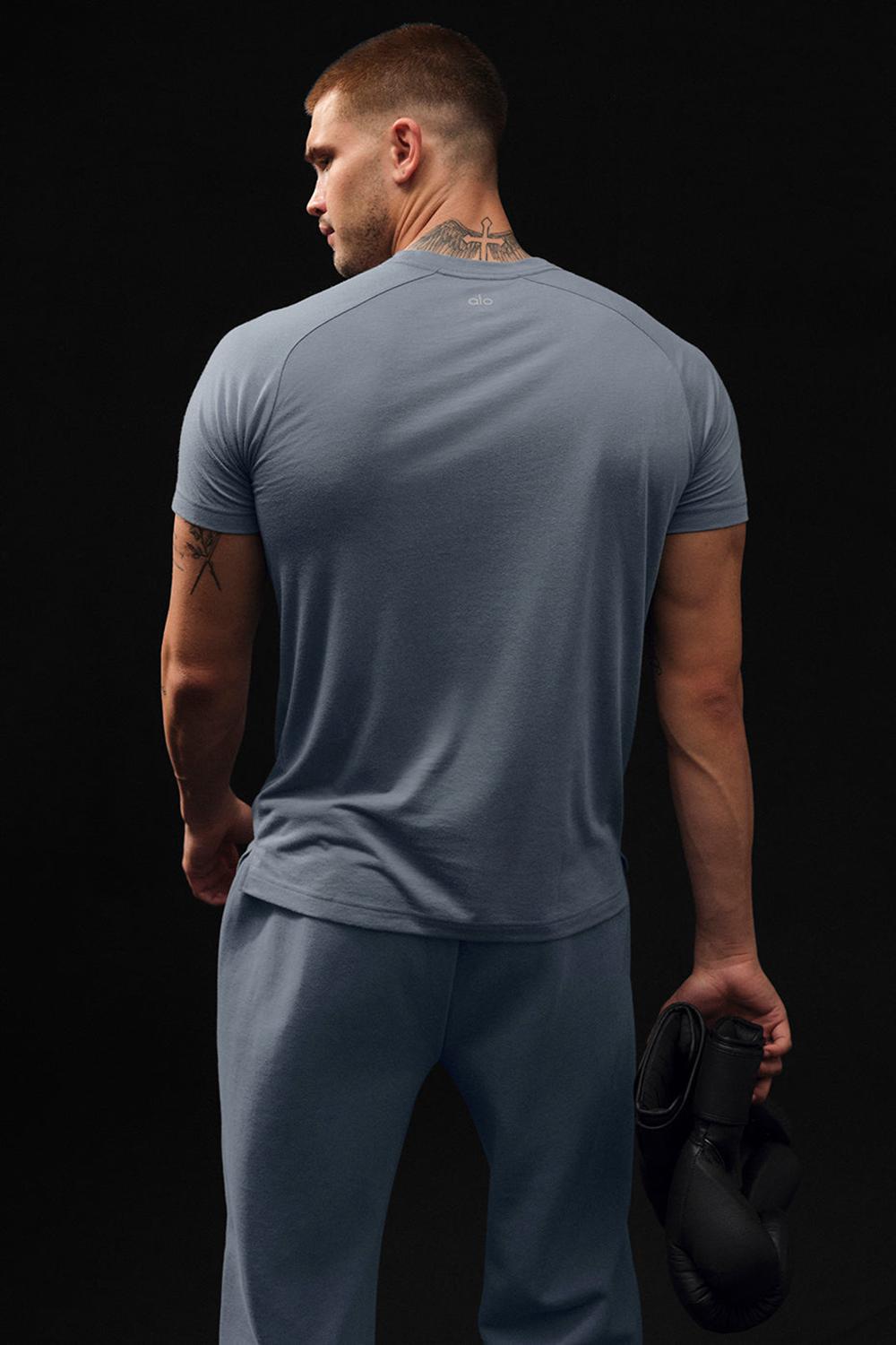 Steel Grey Men Alo Yoga Triumph Raglan Tee | Australia  91038-RQKL