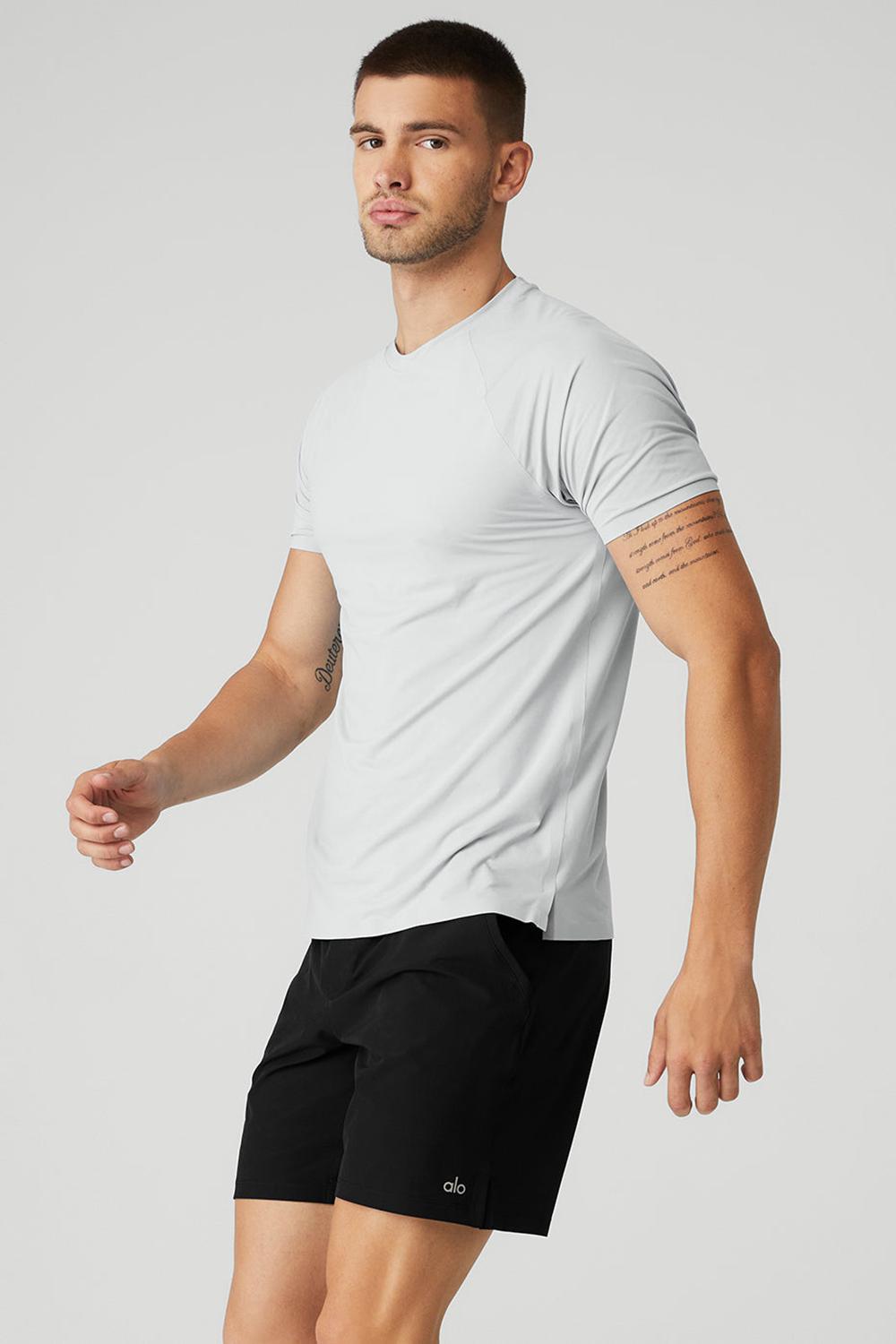 Titanium Men Alo Yoga Idol Performance Tee | Australia  69520-JQGF