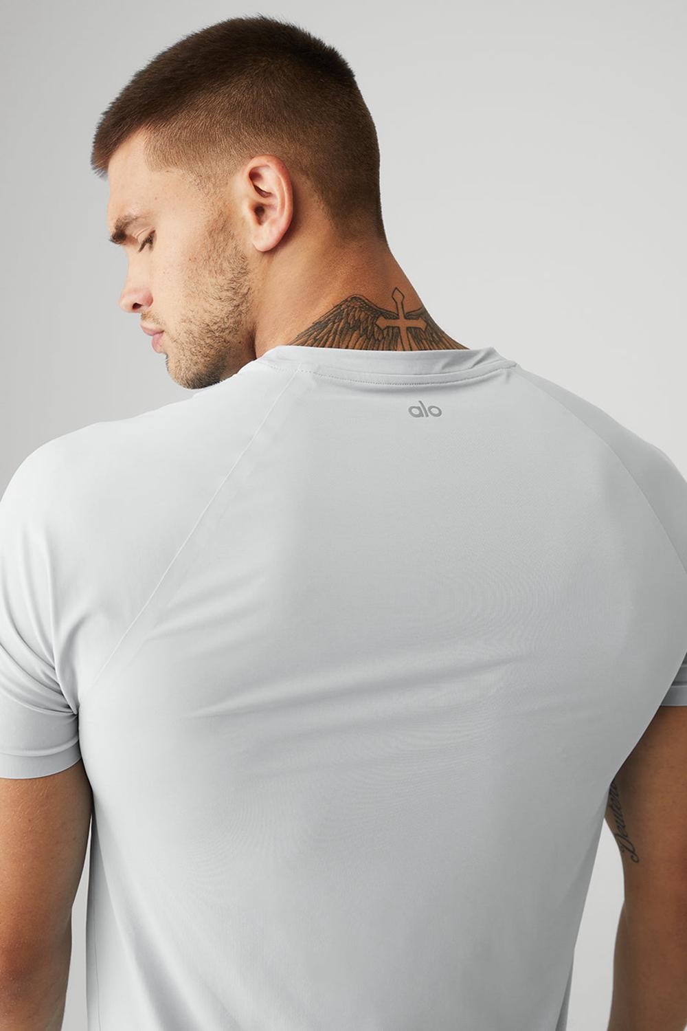Titanium Men Alo Yoga Idol Performance Tee | Australia  69520-JQGF