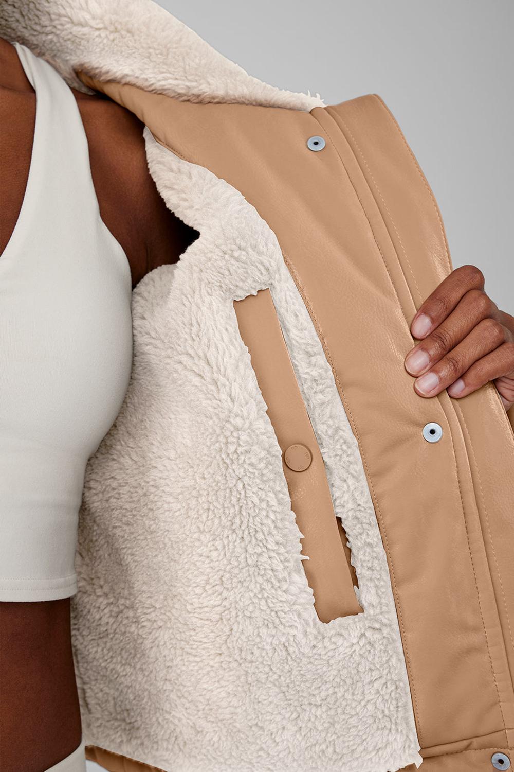 Toasted Almond Women Alo Yoga Orion Cropped Puffer Jacket | Australia  57042-QWTE